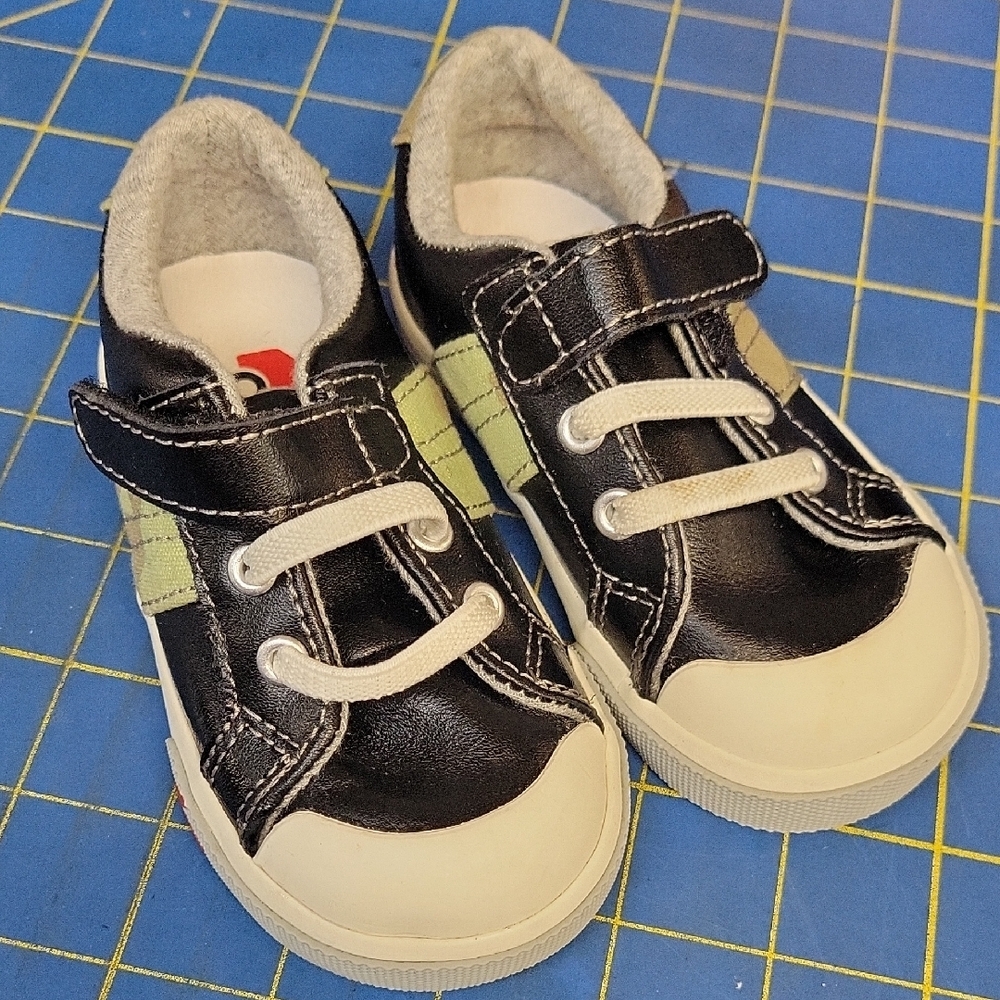 See Kairun Sneaker Black Leather Canvas Camo New Size 9 (6" Long Toe To Heel)